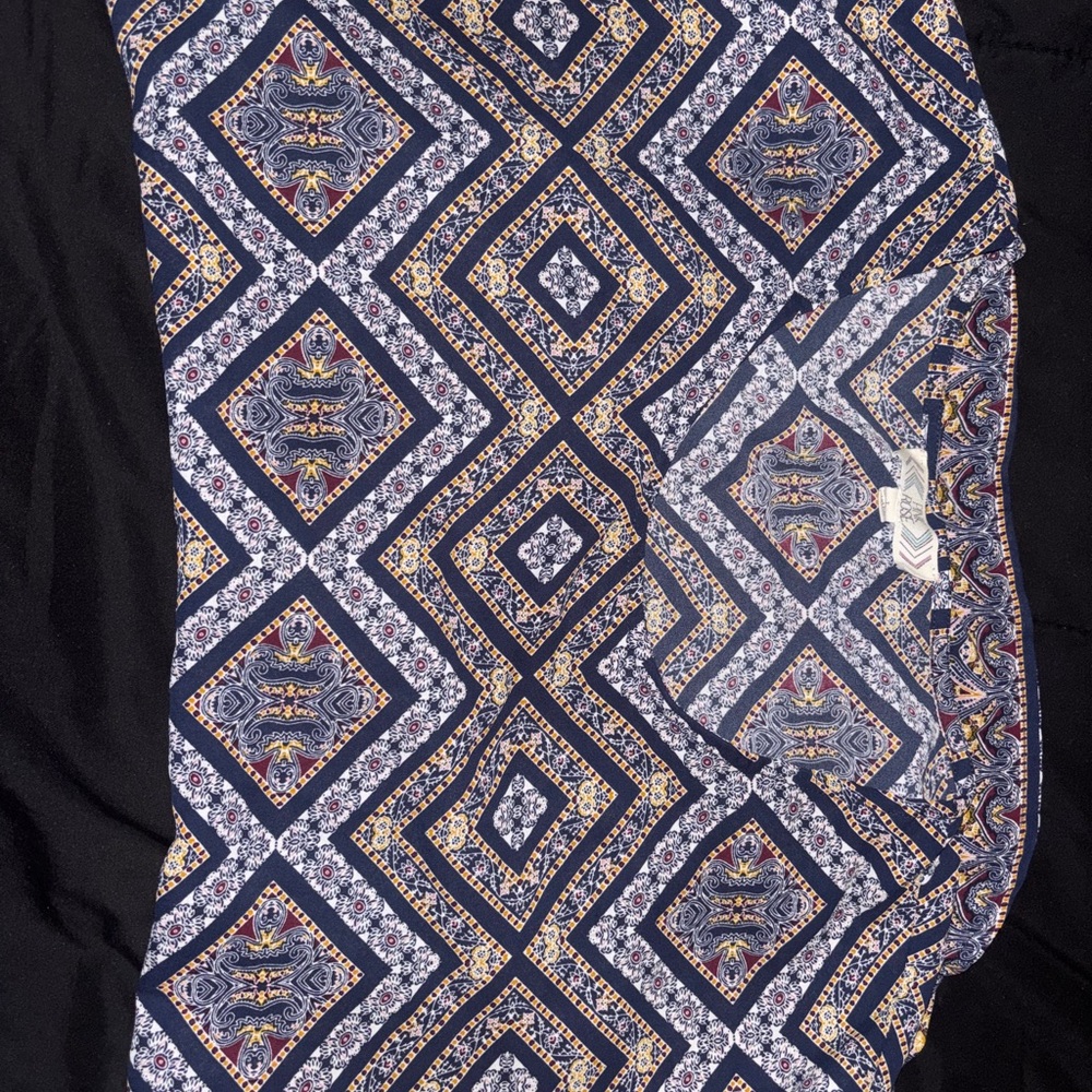 Geometric Patterned Women's Top - Picture 3 of 3